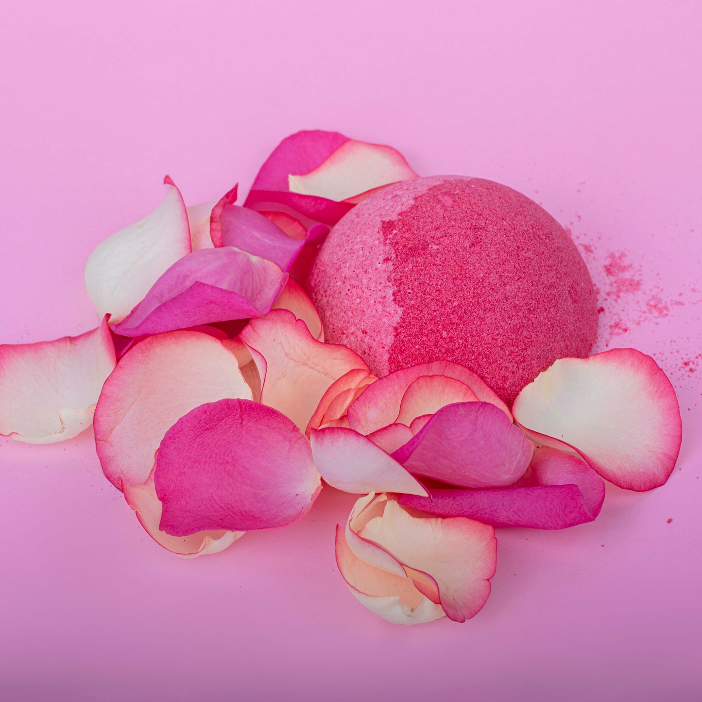 BATH TREATS Rose Vanilla Bath Bomb