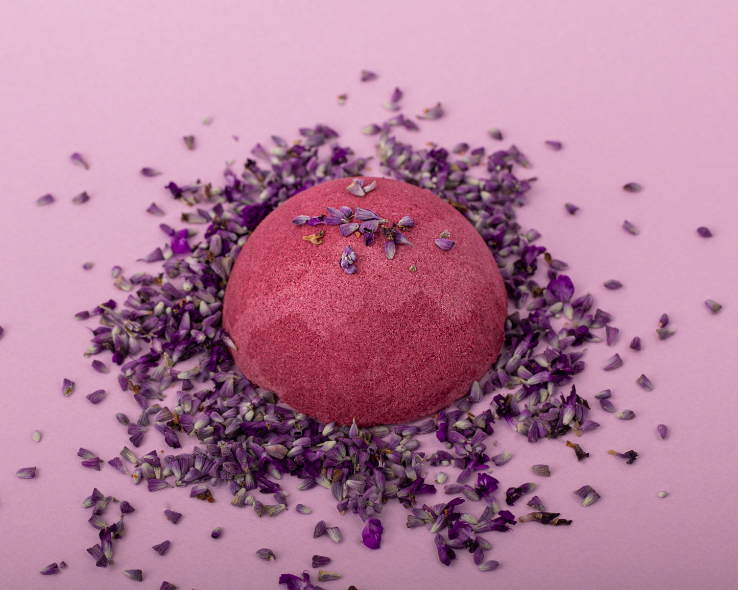 BATH TREATS Lavender Bath Bomb